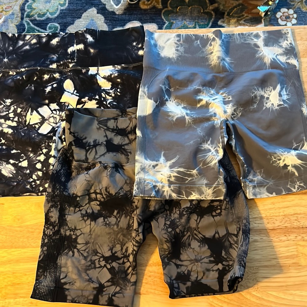 3 pcheebum shorts size LARGE :)